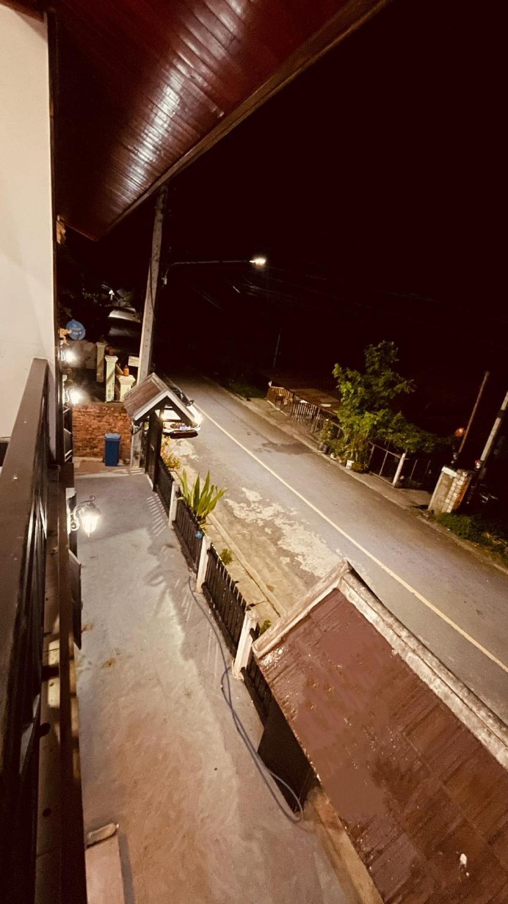 meet sunset hostel luang prabang