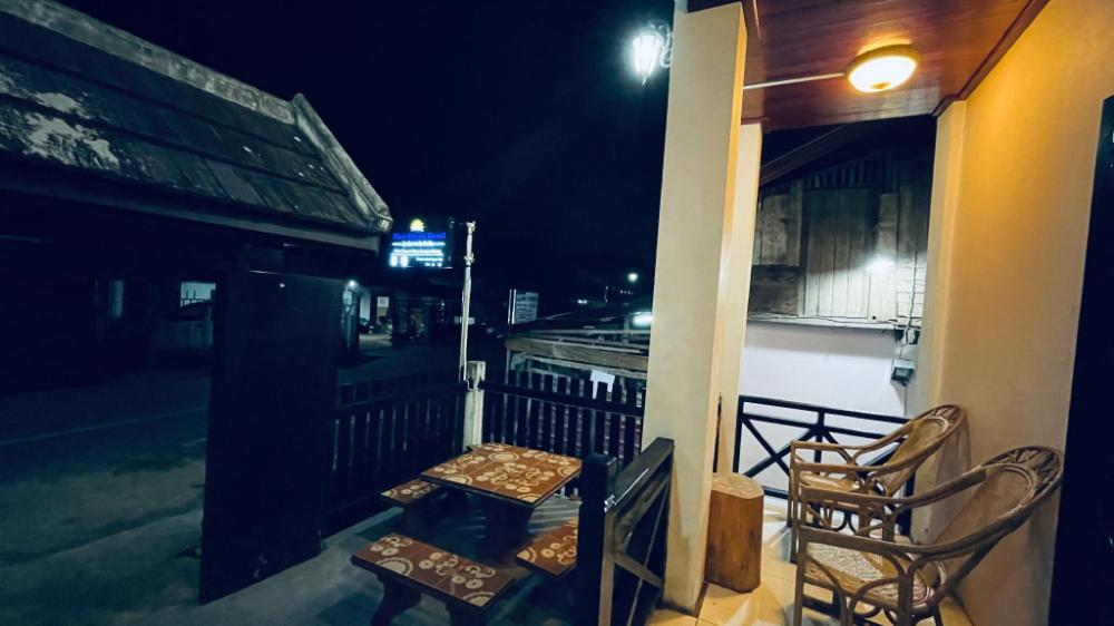 meet sunset hostel luang prabang
