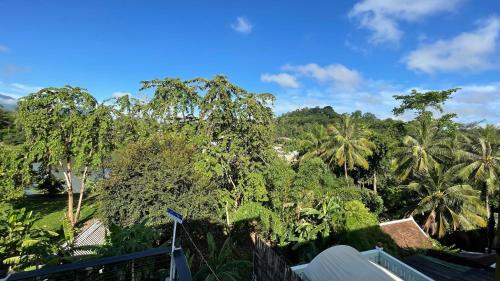 meet sunset hostel luang prabang