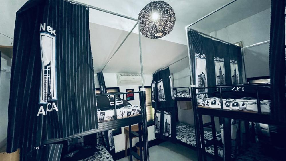 meet sunset hostel luang prabang