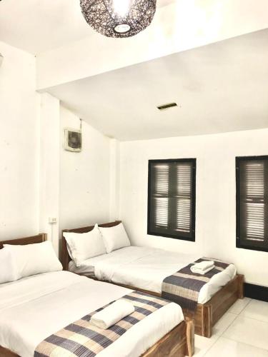 meet sunset hostel luang prabang