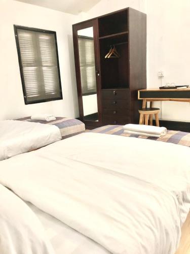 meet sunset hostel luang prabang