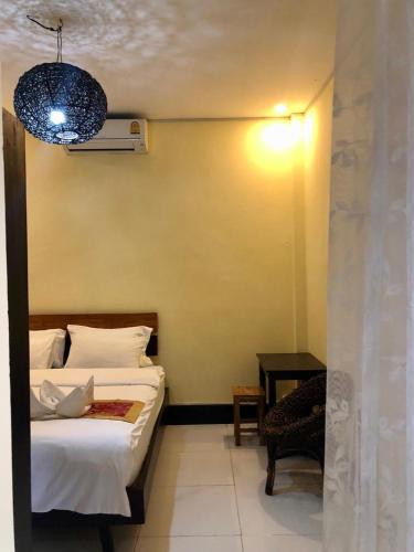 meet sunset hostel luang prabang