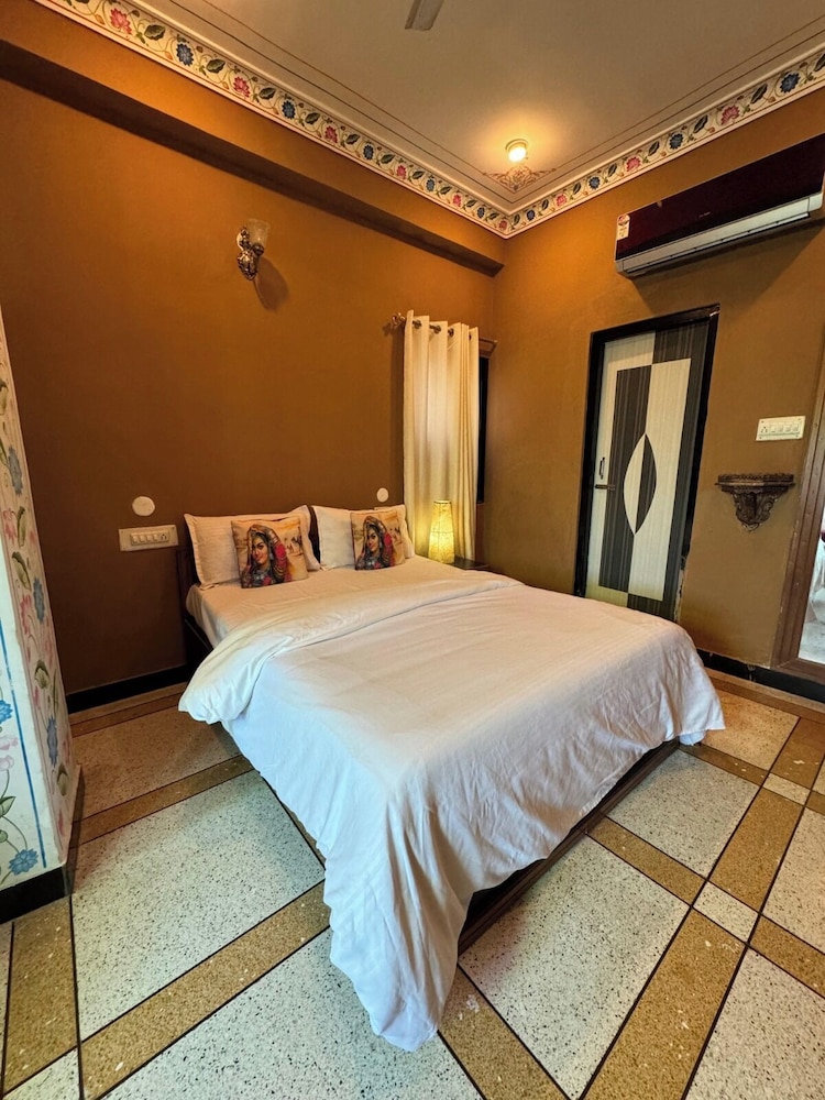 mild life hostel udaipur