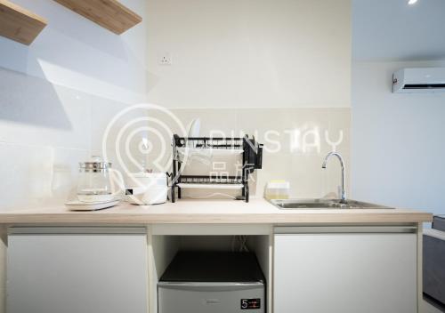 the shore by pinstay