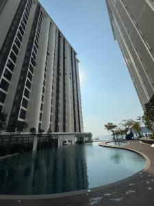 the shore by pinstay