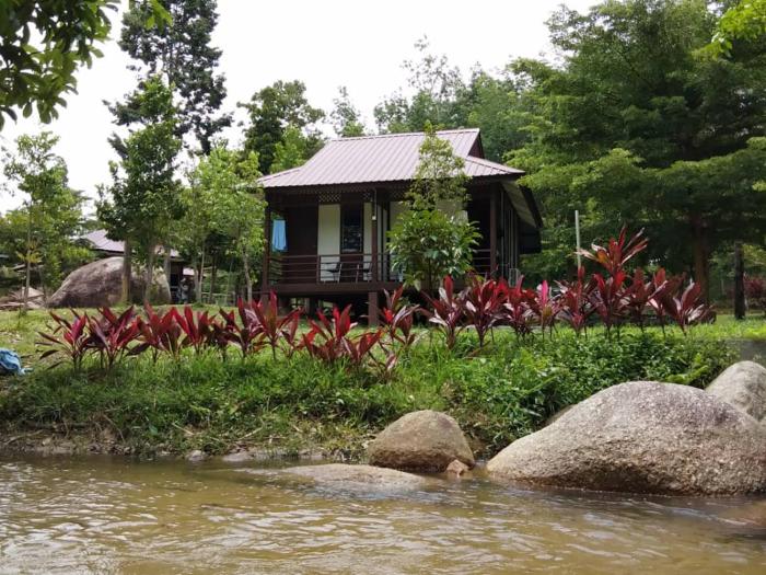 dimpiana riverview chalet lenggong