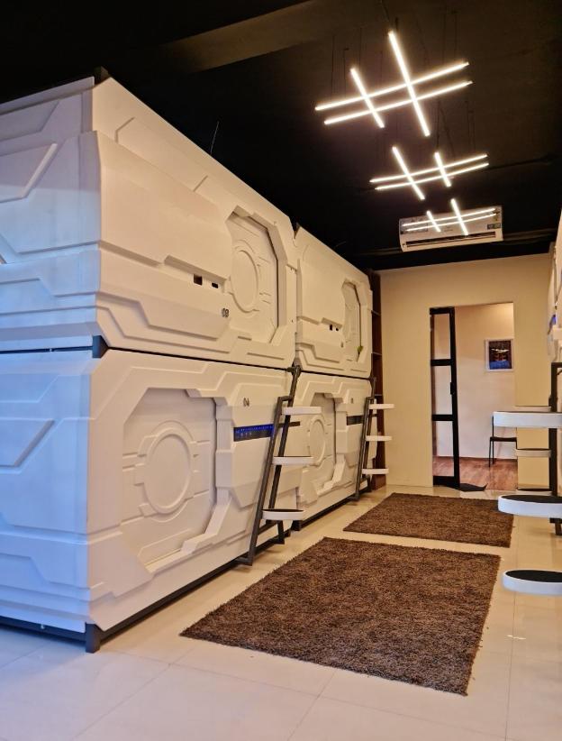 trivpods capsule hotel