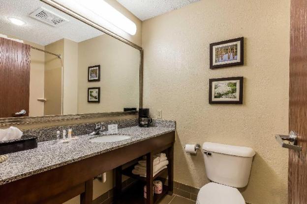comfort suites jonesboro university area
