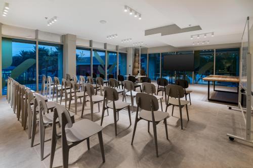 emirates sports hotel apartments