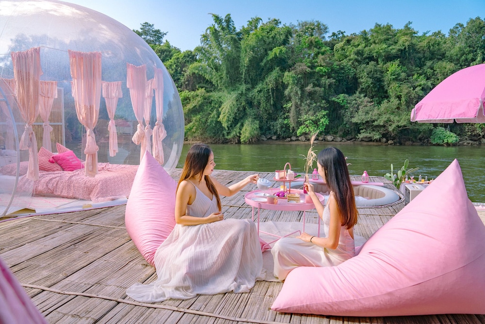 the three bubble houses