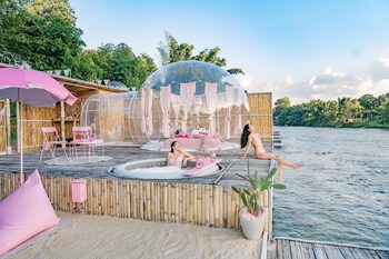 the three bubble houses