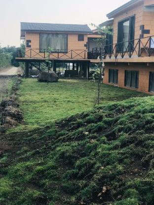 whispering woods chalet