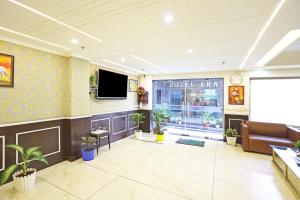hotel decent suites delhi airport
