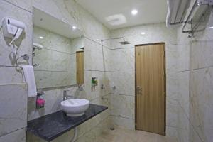 hotel decent suites delhi airport