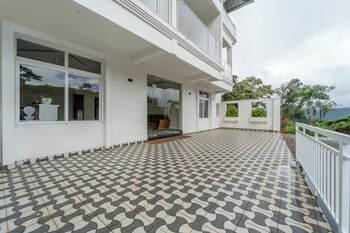 treebo windsong resort munnar