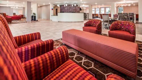orangewood inn and suites kansas city airport