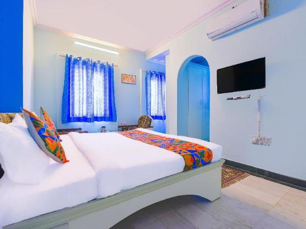 collection o bani park near collectorate circle formerly anuja palace