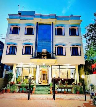 collection o bani park near collectorate circle formerly anuja palace