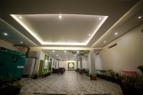 murali krishna apart hotel