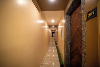 murali krishna apart hotel