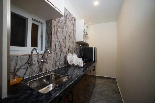 murali krishna apart hotel