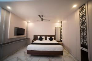 murali krishna apart hotel