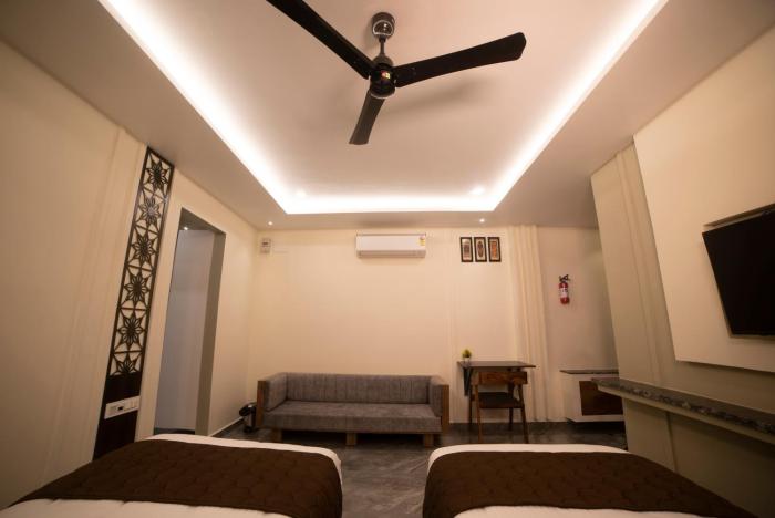 murali krishna apart hotel