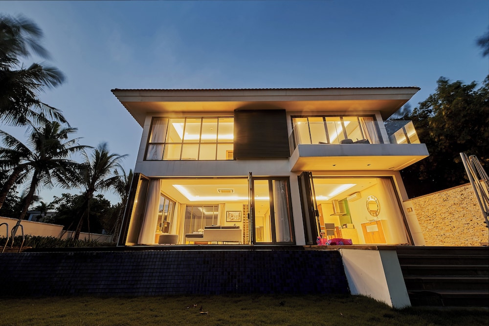 ocean villa swimming pool danang