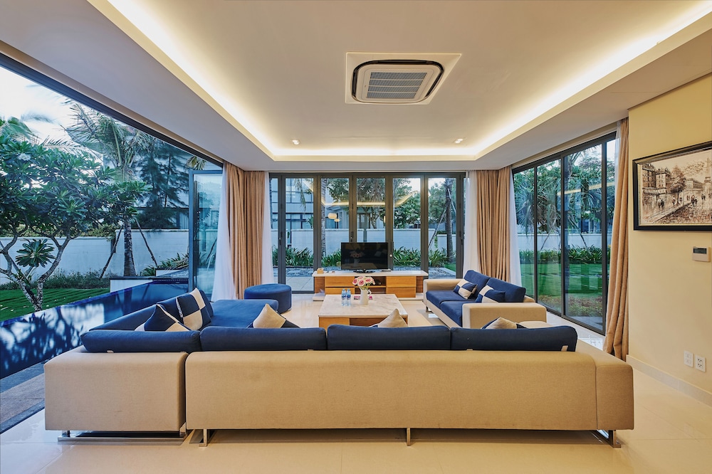 ocean villa swimming pool danang