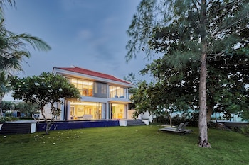 ocean villa swimming pool danang