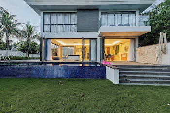 ocean villa swimming pool danang