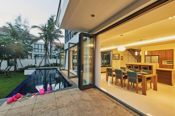 ocean villa swimming pool danang