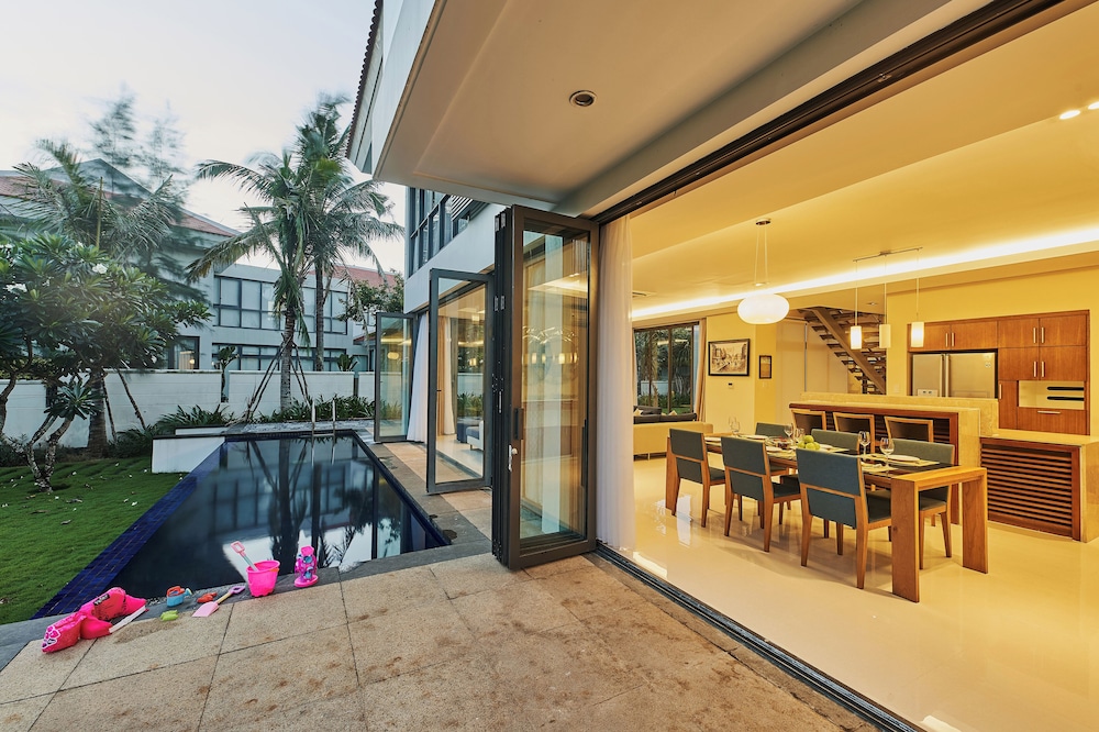 ocean villa swimming pool danang