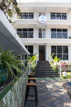 the mayfield resort vagator