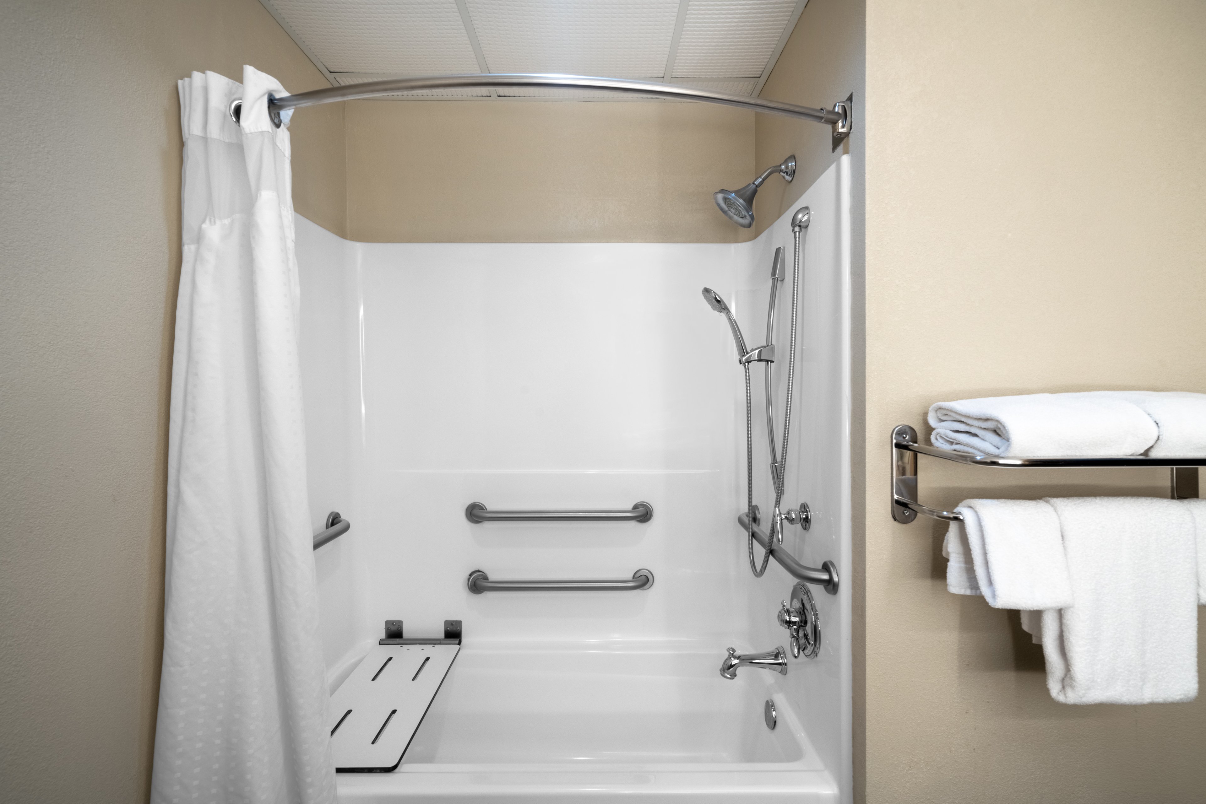 holiday inn express and suites ashland by ihg