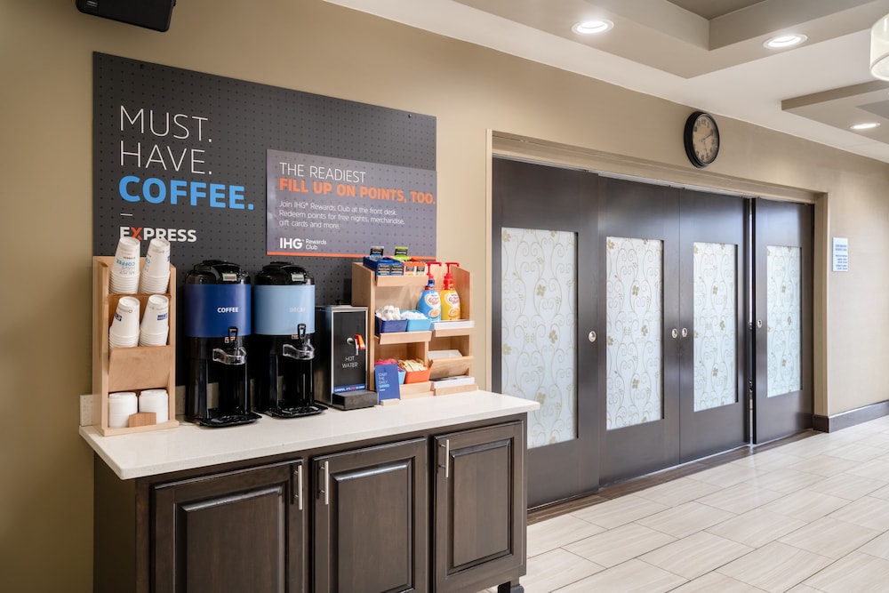 holiday inn express and suites ashland by ihg