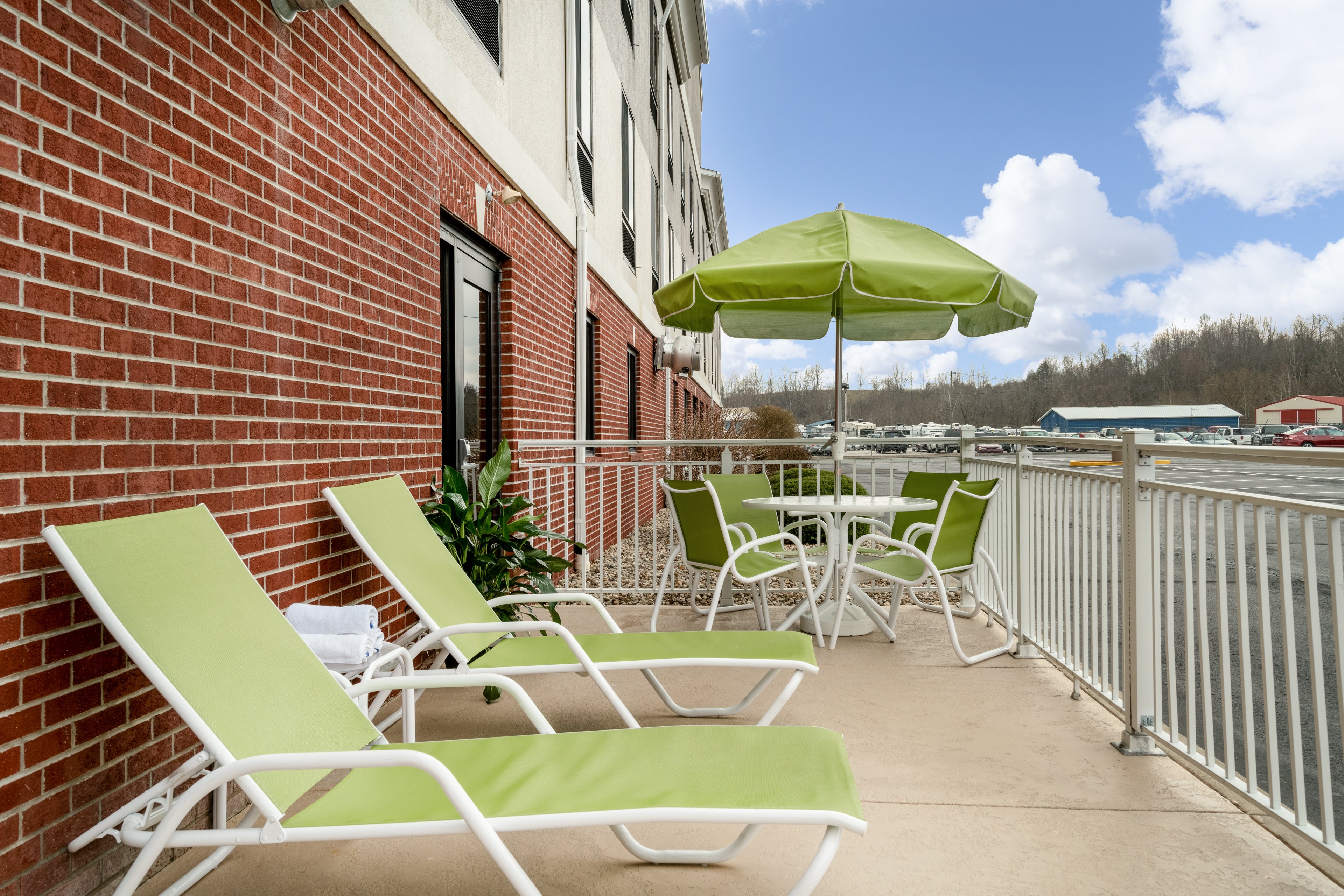 holiday inn express and suites ashland by ihg