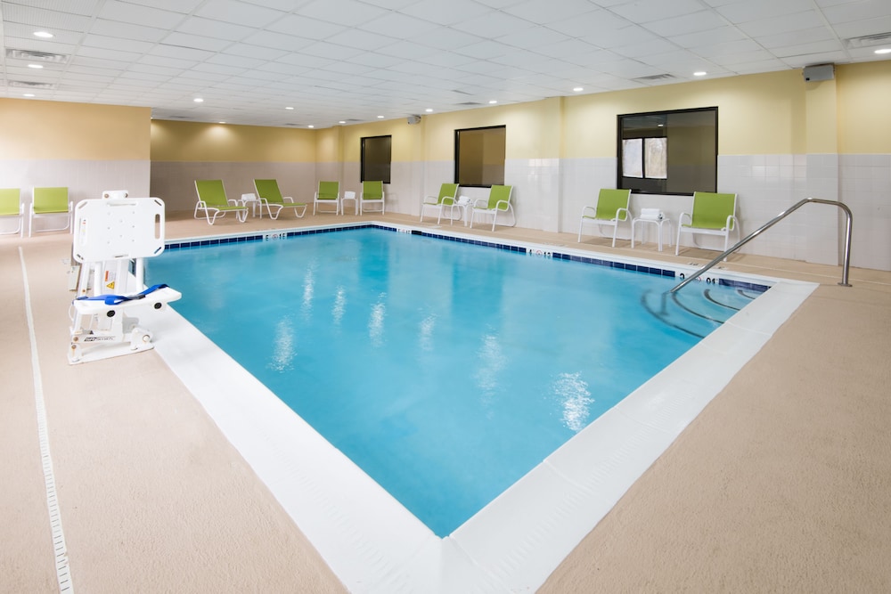 holiday inn express and suites ashland by ihg
