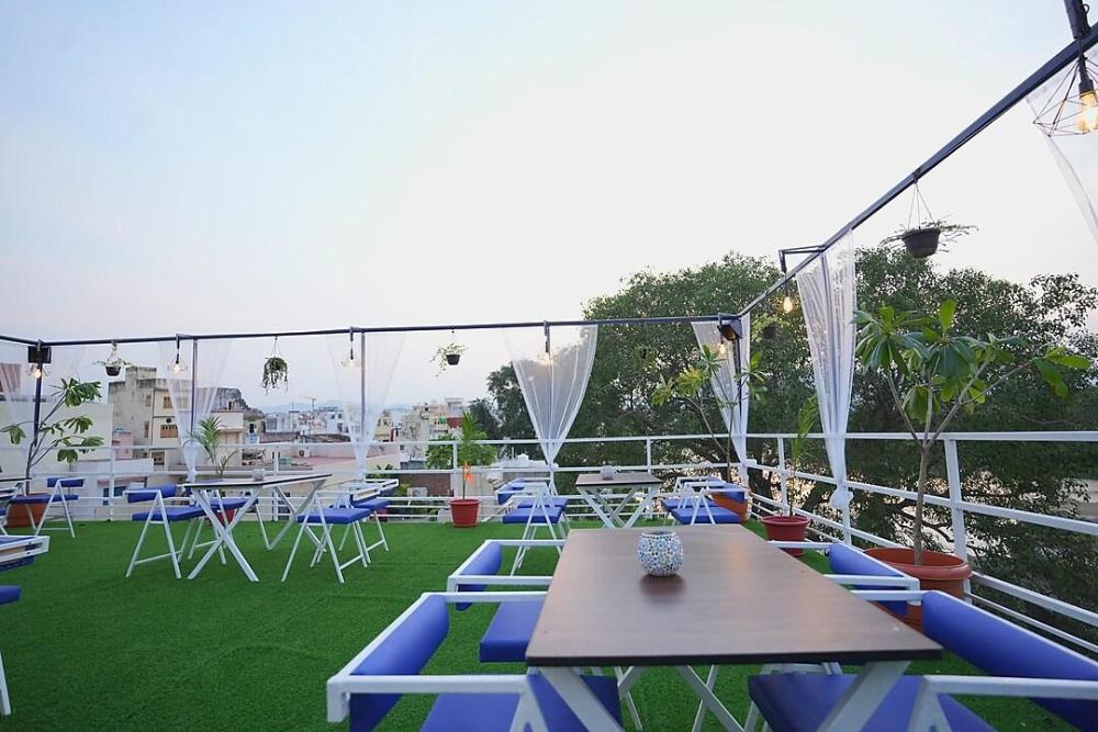footra stay and cafe