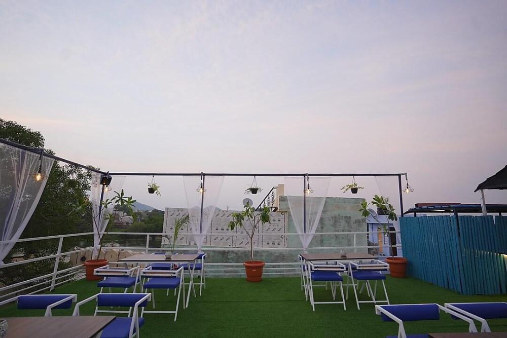 footra stay and cafe