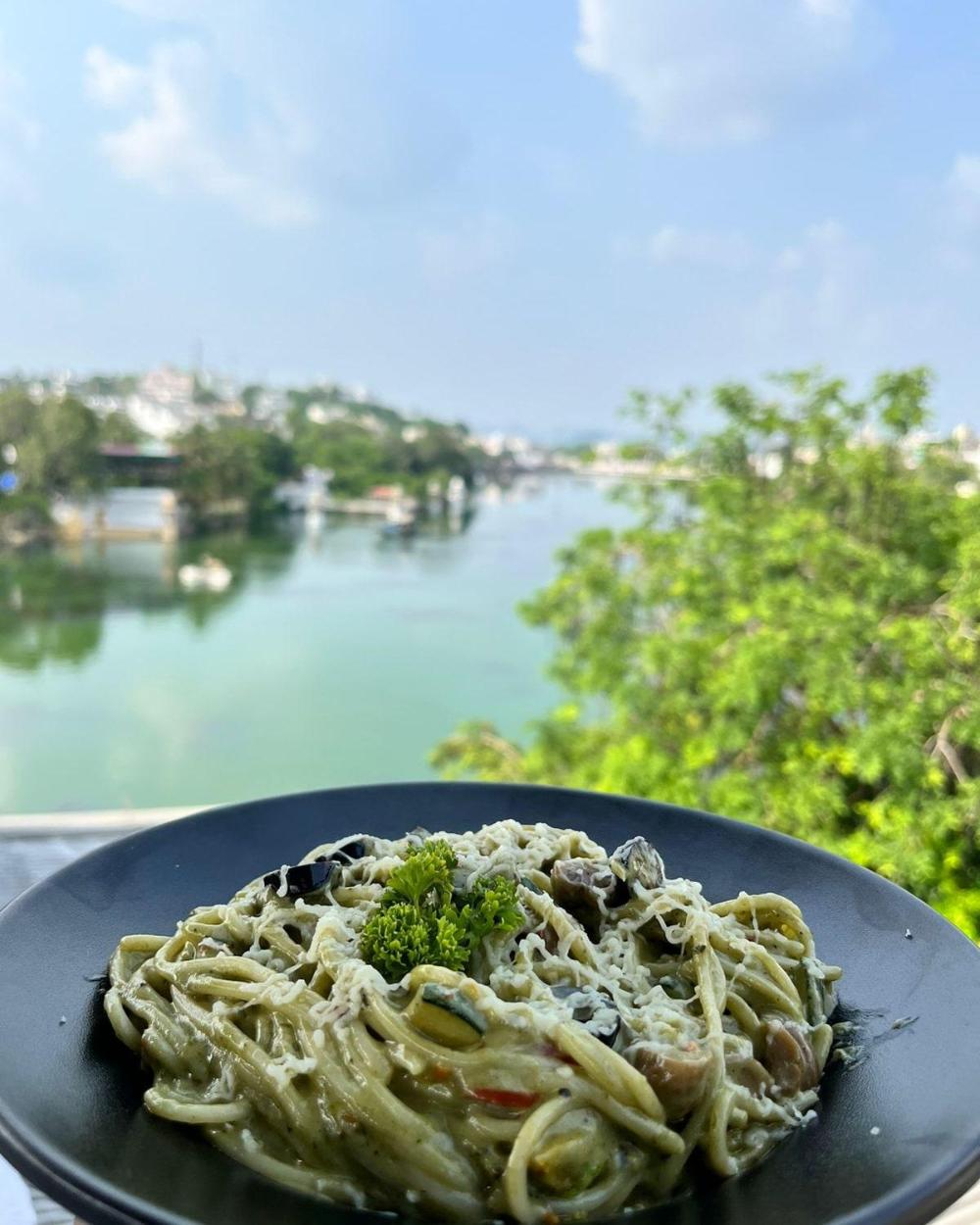 footra stay and cafe