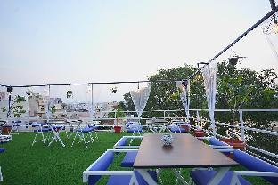 footra stay and cafe