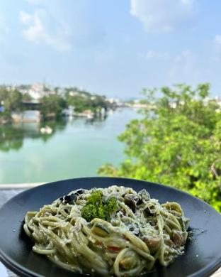 footra stay and cafe