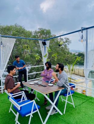 footra stay and cafe