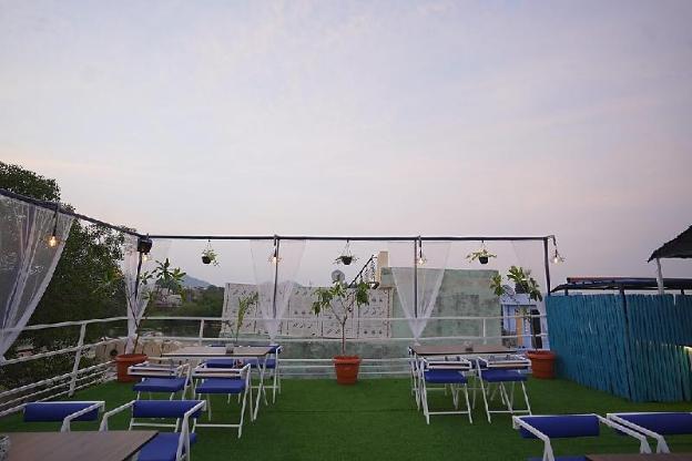 footra stay and cafe
