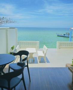 mien trung beach house phu quoc