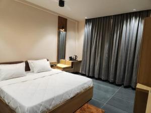 Roccia Hill Resort,,4 star