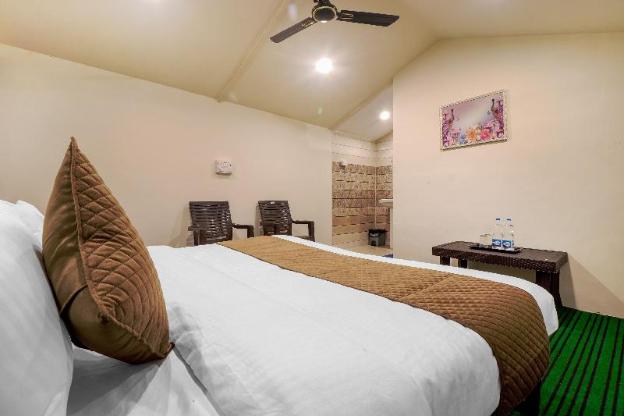 The Hill Mount Resort,Shivpuri,3 star