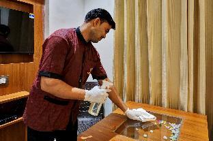 Omkar Executive,Satara>>Khandala,3 star